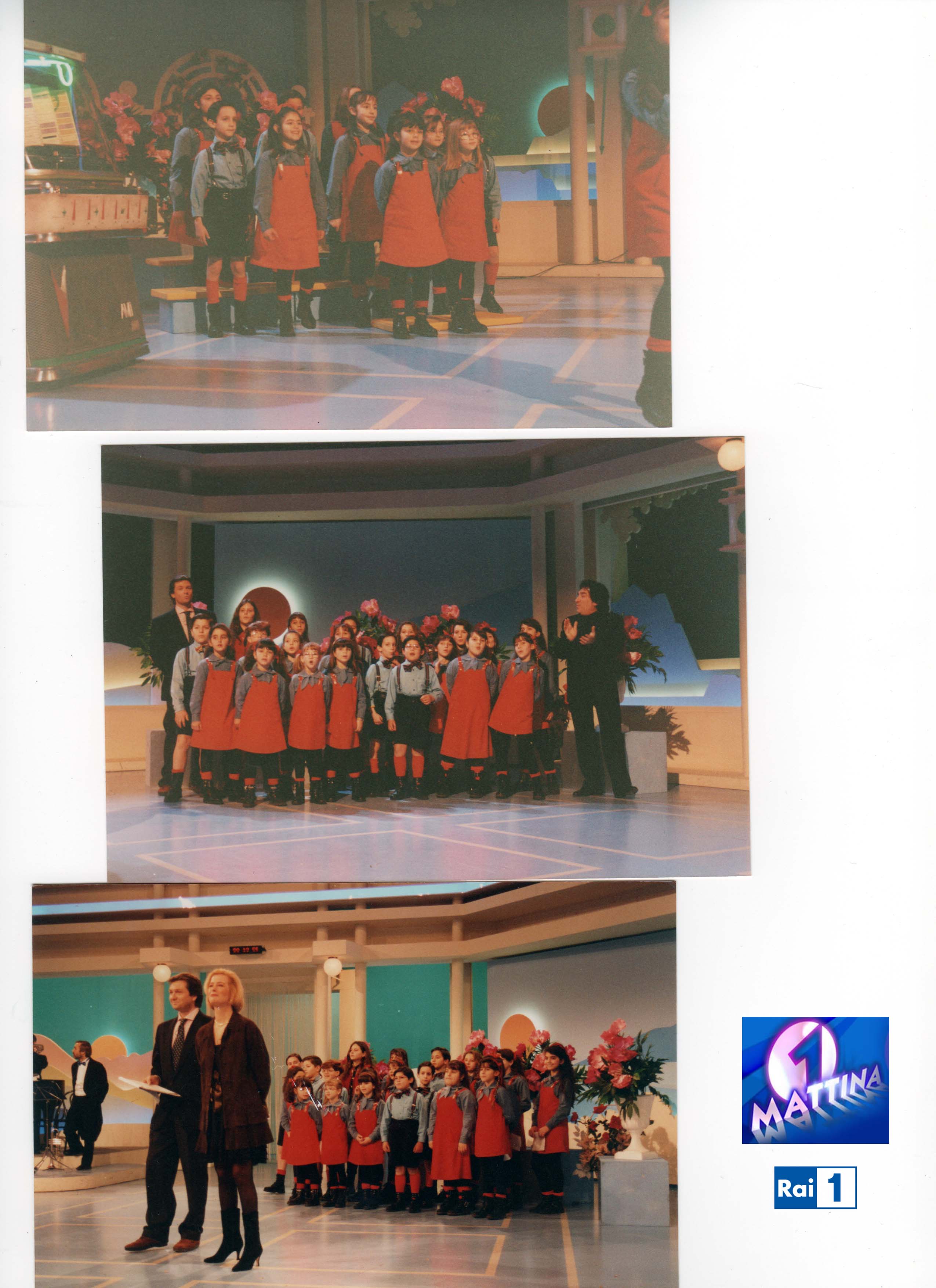Pagina d’album con tre fotografie del gruppo di bambini nello studio televisivo, in abiti coordinati rossi e blu, e loghi Uno Mattina e Rai 1.